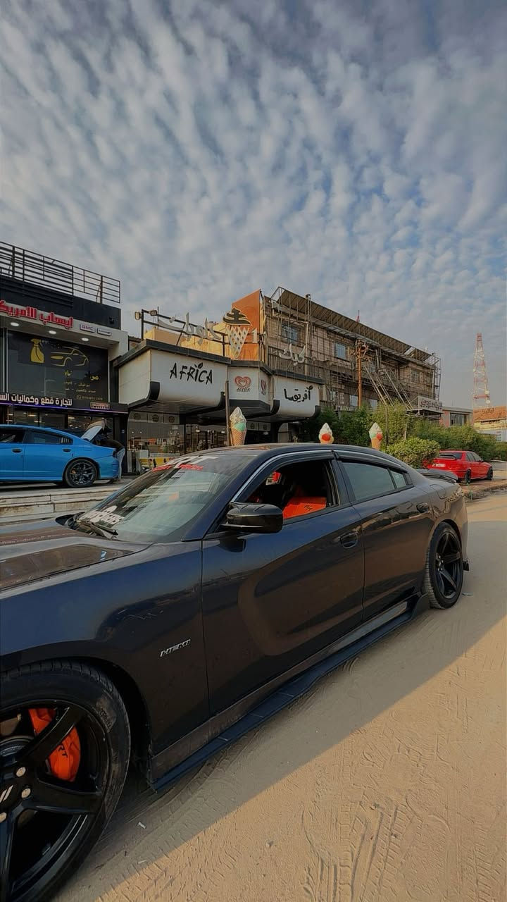 جارجر موديل ١٦ هيمي٥٧٠٠  كفالة من الضربة فقط جاملق ايمن صبغ بدون ضربه رقم بصرة ***********
