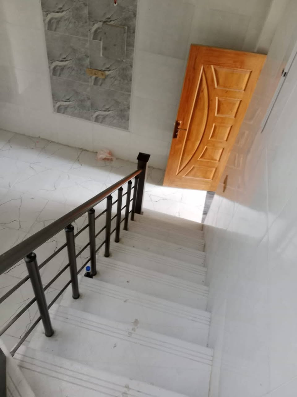 دار للايجــــ🏠ـــــار الموقع حله التاجيـــــــــه  طريق جامعة بابـــــــــــل
(( الـــتـــفـــــاصـــيـــل البـــيـــت))
ـــــــــــــــــــــــــــــــ
100م طابقيــــــــن والبناء جــــــــديد وغير مسگون سـابقا 
ثــــــــلاث غرف نـــــــــــوم
 صالــــــه هـــــــول مطبـــــــــــخ صحيات خارجية وداخليه 
ــــــــــــــــــــــــــــــــــــــــ
💰💸قيمته اللايــــــــــجار// 450//

العنوان حله بل  التاجيـــــــــه  طريق جامعة بابـــــــــــل مقابيل الامام بكر

ــــــــــــــــــــــــــــــــــــــــــــــــــــ_ـــــــ

اكثر ستفسار مراجعه مكتب الجشعمي للعقار $$$

      بإدارة (( احمد الباشه))

☎️    ***********

☎️***********
