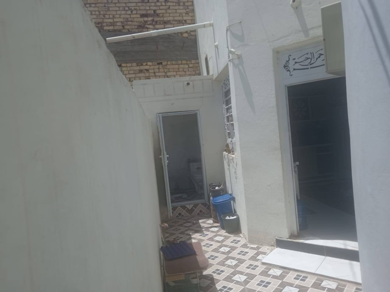 بيت مساحة 150متر
يحتوي على غرفتين نوم وصاله ومطبخ وسقبال مكانه حولي الجامعه مقابل بيت المرمر بنزلة المولده
***********
سعر 85
