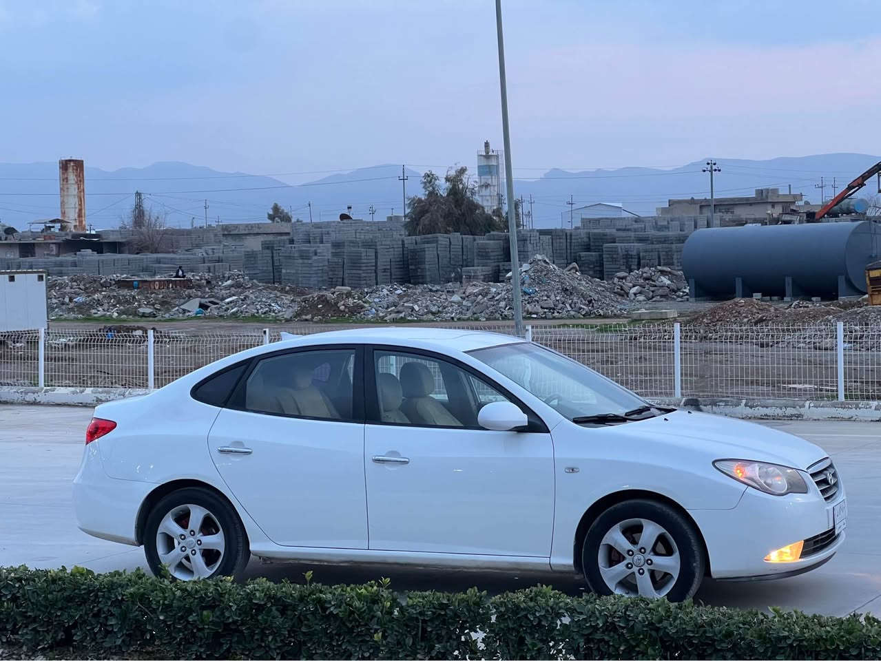 ئاڤانتی بڕاوە بۆفرۆشتن 
مۆدیل 2007  بێ چاڵ بێ شوخت بێ خایس 
گێڕ و مەکینە و تندوتۆڵی و کارەبای بەشەرت 
فول مواسەفات تەنیا سلاید نیە 
لایت ڕەشە تەبرید گەرم و سارد ئاوێنە شەفت سوکان ڤۆلیۆم کوشن جڵد و هیتەر  سپێری بیلاد  ویل گەورەیە 
شوێن ...حاجیاوا  *********** رانية, السليمانية
