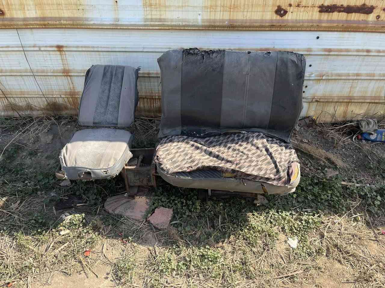 كيا بستا موديل ٩٣ كير ومكينه وأكسل مكفولات حصيره جديده شواصي الورة جدد الكدام واحد بلادي ولثاني مصلح السياره معاملتهة كامله بسمي راعيهة مبصمري 
***********
***********
مكاني بغداد الدوره عرب جبور خابرني وبيك خير ودلل السعر ٢٥
