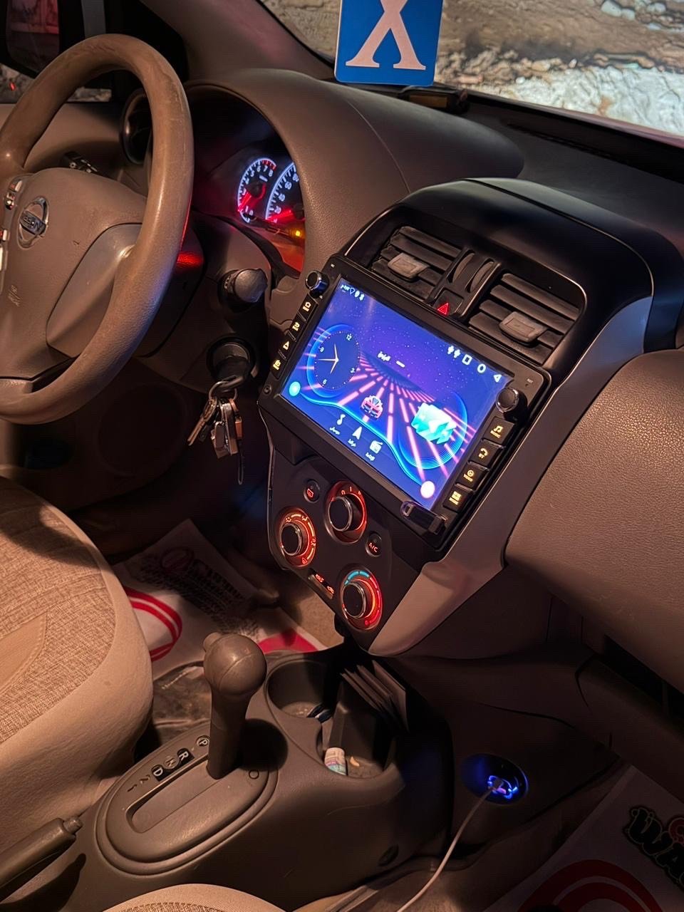 سيارة Nissan Sunny 2018 موديل 2018 (هندي)
رقم بغداد – بأسمي جاهز للنقل :
🔹 المواصفات :
	•	بابين تبديل (نفس اللون بدون اختلاف)
	•	محرك قوي بحالة ممتازة
	•	سيارة نظيفة وجاهزة للاستخدام اليومي
	•	استخدام شخصي واهتمام واضح
       منظومة غاز تعمل بورقة صيانه 
🔹 ملاحظات :
السيارة لا تحتاج مصروف ، وضعها جيد
💰 السعر: شده بيها مجال 
📞 للاستفسار: (***********)
مكان السياره الحلة