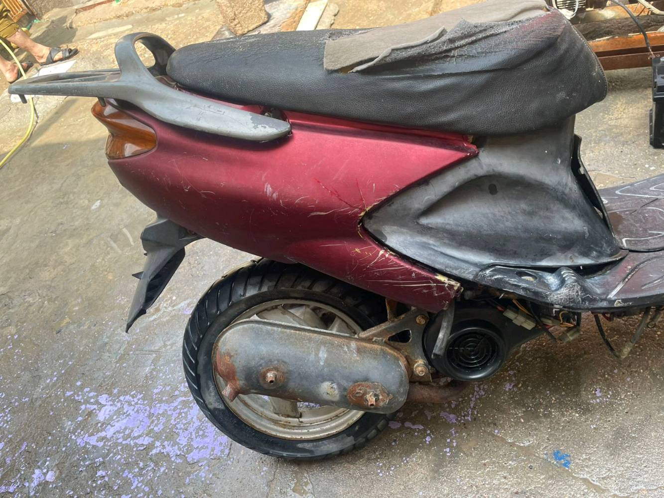 السلام عليكم ورحمه الله وبركاته 
دراجه للبيع اكزز 
دراجه ناقصها فقط كفرات دراجه شغاله 
السعر 250 وبيها مجال 

مكاني البصره ابي الخصيب