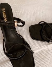 أحذية • قياس ٣٩ • توصيل مجاني