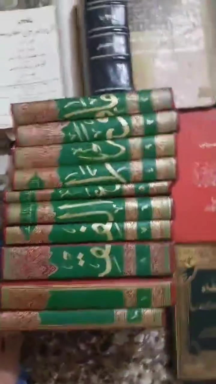للبيع كتب قديمة مستعملة /النجف حي الغري ***********
