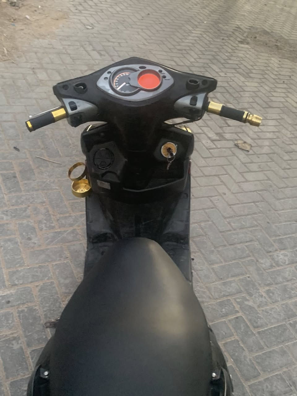 سلام عليكم شباب دراجه سكنس فحل نكره بي وقت سلف هندر مكينه ناعمه بيه حواجب اصليه دراجه نواقص تريشه وجملغ سعره 380 بلاش شرط ناعمه لمكينه شراي تصل وتساب فقط ***********
