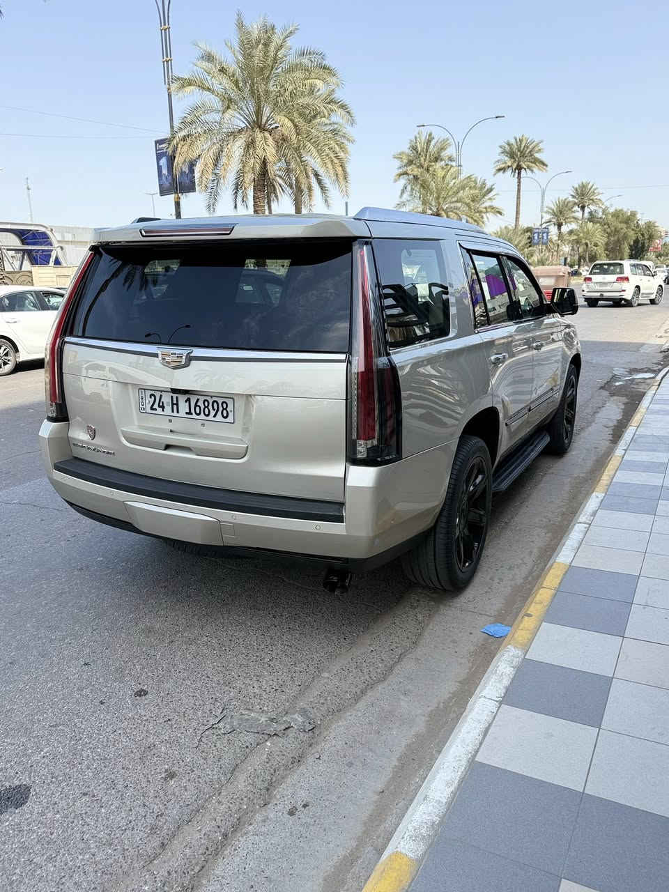 كاديلاك اسكاليد ٢٠١٧
السعر مناسب جدا ٣٥٥ وهم بيها مجال بسيط بجيتك

خليجي وكالة ليث العبيدي

لون ذهبي مميز 

موديل ٢٠١٧ 

فول موصفات 

داتا شو  

رادار جانبي خلفي امامي 

رادار مانع تصادم 

خمس بصمات 

داخل جلد قرميدي

كشنات تبريد تدفأه خزن وكهرباء 

كشن رجاج تحذير 

كشن خلفي متصل 

كشنات الخلفيه تدفاه

دشبول جلد

جنطه كهرباء 

شاشات خلفيه 

ستيرن كهرباء 

بانوراما 

فور ويل 

السياره ماشية ١١٥الف كيلو ما يعادل ٦٩ الف ميل 

تخم تاير جديد 

رقم شمالي  ب اسمي هزة جديدة وسنوية جديدة عظم عاج 

محرك ٨ سلندر ٦٢٠٠ طيارة وبيها نظام اقتصادي

شاحن ويار ليس

ملاحظة السياره مكفوله من الصبغ

***********
