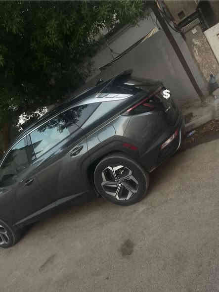 السلام عليكم توسان 2023فول مواصفات واحد على واحد  لون زيتوني قبل يومين بولشتها رقم بغداد باسمي سعر24وبيها مجال رقمي***********واتس
