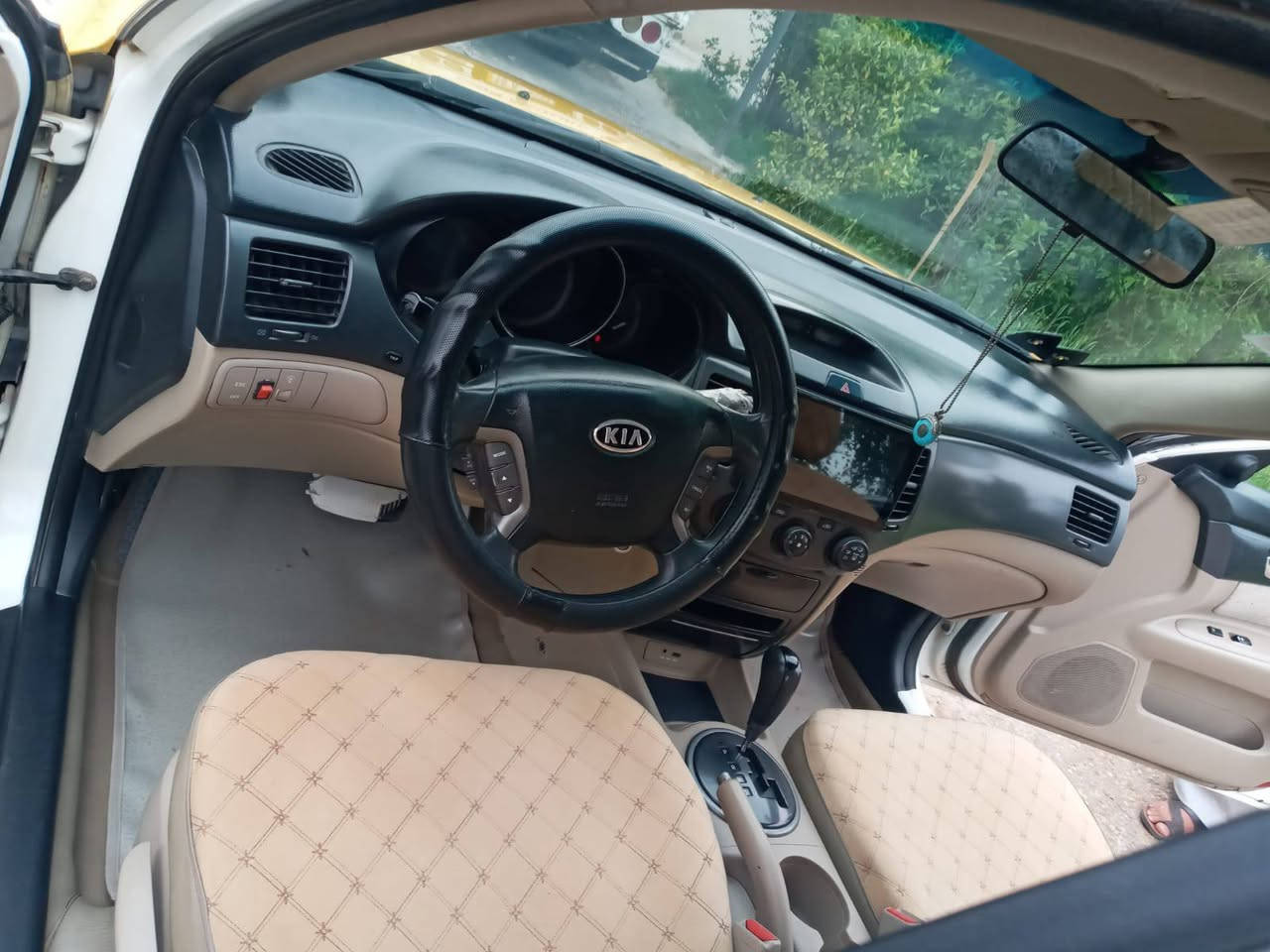 سلام عليكم كية وبتيمة
موديل 10وارد مريكي حدادية جديدة مكينة جديدة تبريد شقال ثلج طخم تواير جديد 
ضربة وارد جوة قبق لبانزين 
رقم بغداد دولي مكان ذي قار 
شطرة رقم راعي سيارة ***********
