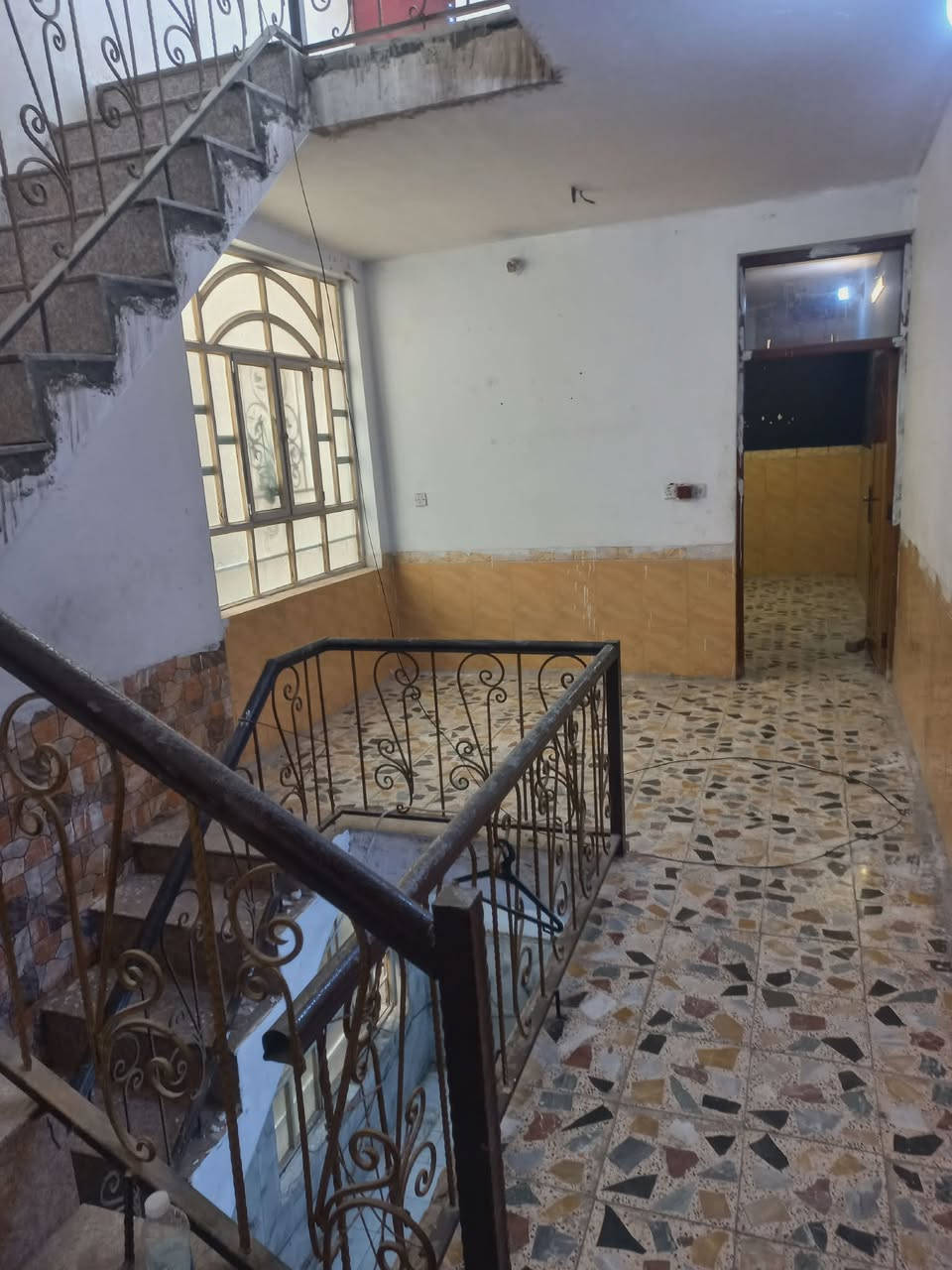 بسم الله الرحمن الرحيم 

مشتمل للببع المساحة 95 الواجهة 5 النزال 19 البيت نضيف  من ناحية البناء والصحيات البيت كامل مكمل يحتوي على 3 غرف نوم غرفة في الطابق الارضي وغرفتين في الطابق الثاني عنوان المشتمل الشعب حي العقاري الثانية مقابيل مدرسة التربية الابتدائية 

للاستفسار اكثر مراسلتنا عبر الماسنجر 
او
على الواتساب      ***********
