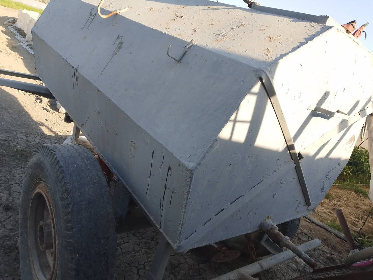 السلام عليكم مقطوره للبيع سعة 3000 السعر 950 وبيها مجال
الاتصال ***********
