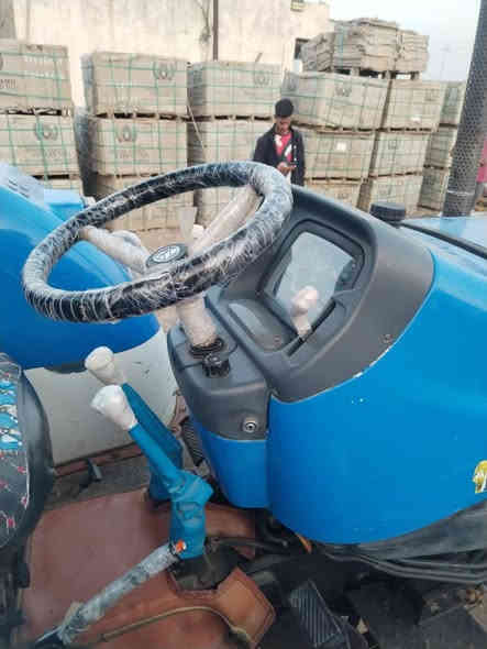 السلام عليكم 

للبيع مكينه نيو هولند حجم 80 موديل 
2014 رقم واسط 
العنوان واسط النعمانية ***********
***********
***********
