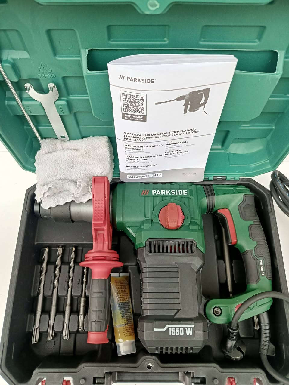 همر كهربائي احترافي من PARKSIDE الألمانية 🇩🇪
مناسب لأعمال البناء، التكسير، وحفر الكونكريت 
⚙️ مواصفات الجهاز: ✔️ قدرة قوية 1550 واط
✔️ نظام تكسير + حفر متعدد الاستخدام
✔️ مقبض جانبي للتحكم والثبات أثناء العمل
✔️ هيكل قوي يتحمل الأعمال الشاقة
✔️ يأتي مع عدة رؤوس حفر وتكسير
✔️ حقيبة خاصة للحفظ والنقل
✔️ مناسب للكونكريت، الطابوق، والحجر
💰 السعر: 80,000 دينار فقط
🚚 التوصيل إلى جميع محافظات العراق 5,000 دينار
📩 طريقة الحجز:
مراسلة الصفحة على الخاص أوعبر الواتساب *********** 
📲 أرسل صورة المنتج + الاسم + العنوان + أقرب نقطة دالة لإتمام الطلب.
