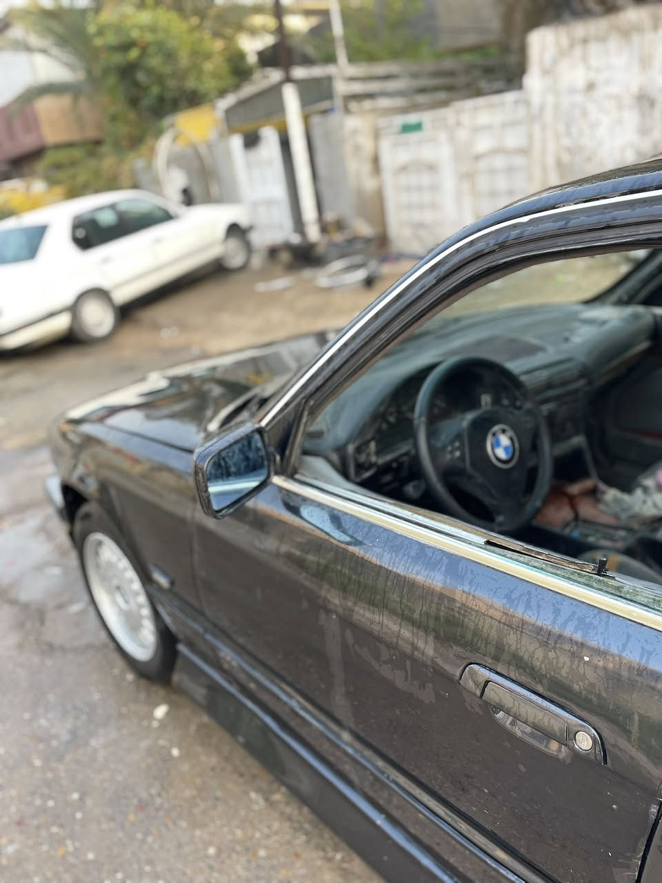 بي ام 535. حجمها مكينه قبل سبوع شادها جديده كيرها مفلش لاويل بم يعني متمشي حاليا. ابيع كوم حديد لان راعيها يوميه باجر وباجر.   احولك ويوميه عذر ابيع. هيج صوليه ارقام وسنويه وتكفل من كلشي مكاني محموديه السعر 18 ورقه قفل قفل
  لو تفصخها هم تجيب20  ورقه اقل شي بس ماعدي مجال 
***********
