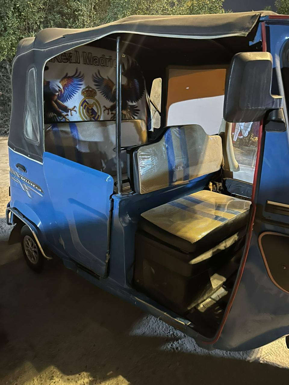 السلام عليكم تكتك tvs للبيع مديل 2021 مرقمه بغداد  باسمي 
تكتك نضيفه وما متعوبه 

صالها 3اشهر بالبيت لا طالعه ولا طابه 

بيها ضربه بالجهة اليمنه وره باب فقط 

تكتك نضيفه من مكرك وكشر اني ما غاسلها بترابها 

رايدها 6100 وبيها مجال بسيط 

مكاني بغداد الصليخ قرب جسر القناه مال الصليخ 

وهذا رقمي ***********
