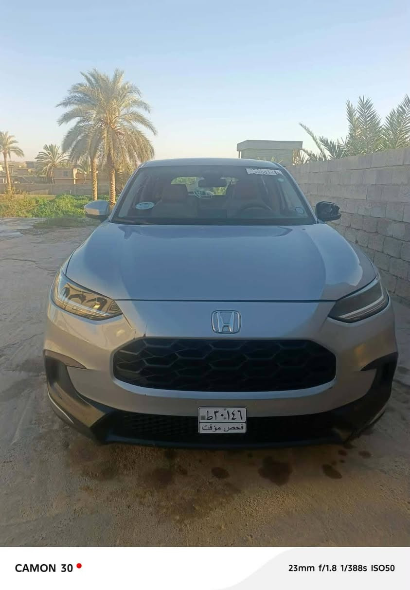 السلام عليكم 
هوندا HRV 
اللون : سلڤر 

سعر :150 ومجال قليل 
حجم المحرك : 2.0L  ( 4 سلندر ) يقبل بنزين عادى 🔥
امامى و خلفى كبس ✅
ملاحظة السيارة : چاملغ يسار صبغ فقط

المواصفات : 
 
بصمة تشغيل 
كاميرة
‏‎تحديد سرعة
اوتو ستارت Auto Start
اوتو ستوب Auto Stop‎
رادار امامي (تحديد مسار)
حساسات امامي
نظام : Eco
نظام : Normal 
نظام : Sport
لايتات ليد عدسة زينون بيلادي
بكلايتات ليد بيلادي 
ويل كروم
بعد هواي مواصفات…

سياره اقتصاديه و عمليه يابانى اصلى 💯✅

‏‎للاستفسار اكثر الاتصال علی هذا الرقم***********،
منفيست تترقم جميع المحافظات

