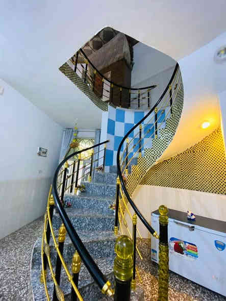 بيت مساحته. 265. غرفه. 1 وكليدور. ومطبخ وصحيات خارجيه وداخليه.  ب 65.وبي مجال طابو. زراعي    سند 25  نهايه نادر الثالثه وره مسجد المصطفى
للتواصل ***********
