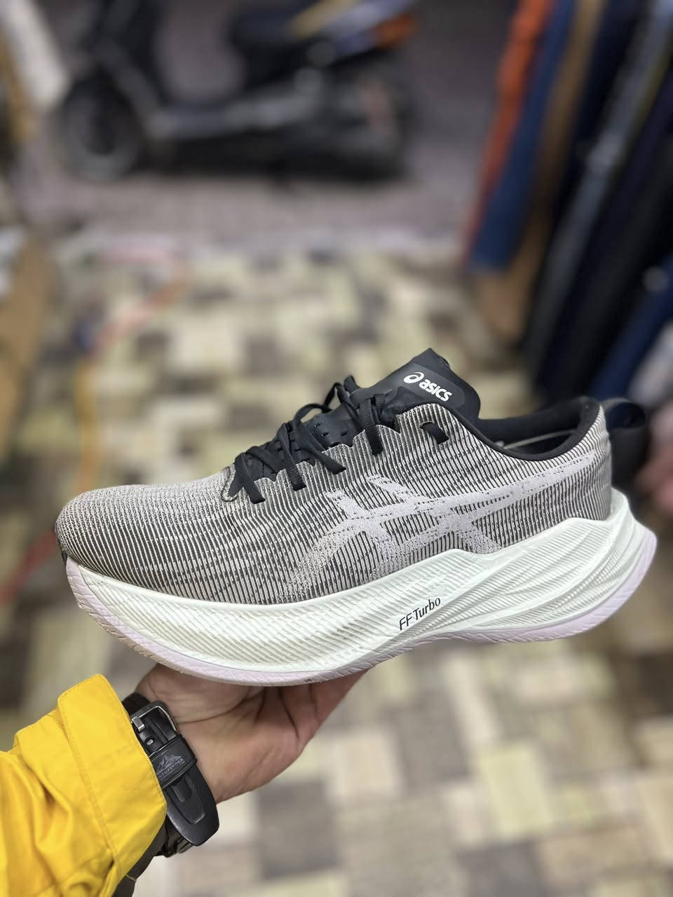 ازيكس حديث
بالة اصلي
قياس 42.5
توصيل جميع محافظات 
واتساب
***********
