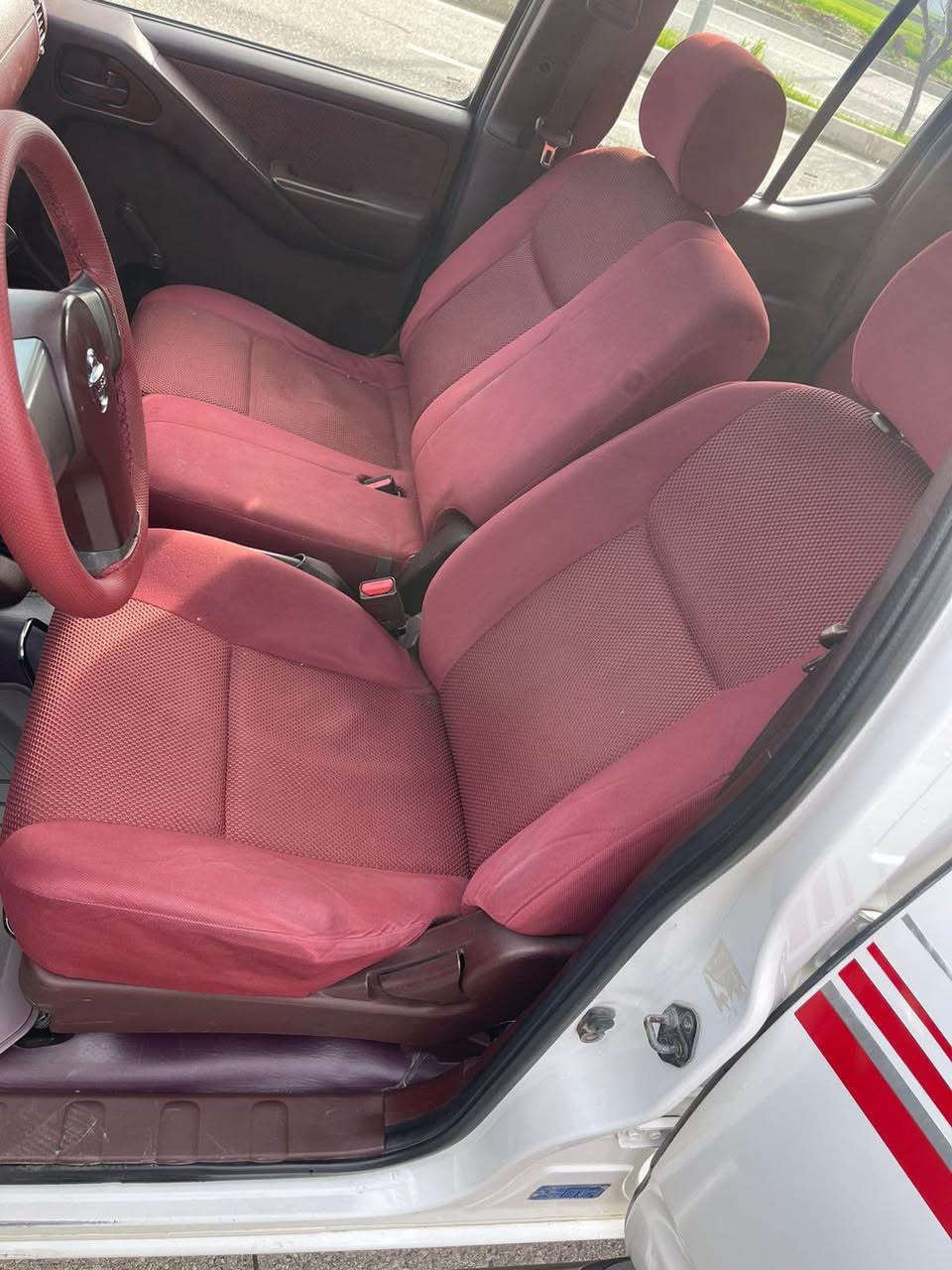 ناڤارا ٢٠٠٩
سە نە وی تازە
٤ تایە لۆک
گیر و مە کینە و اکسل بە شە رت 
بۆیا غ ٤ پەلە بۆیاخ لە گە ل یە ک پە لە لە سە قفە کە ی 
شاشە ئایپاد کامیرە بۆم بە ستووە 
هە رحە یبە و ٥ گە لا ببرە 

***********
*********** بشدار, السليمانية
