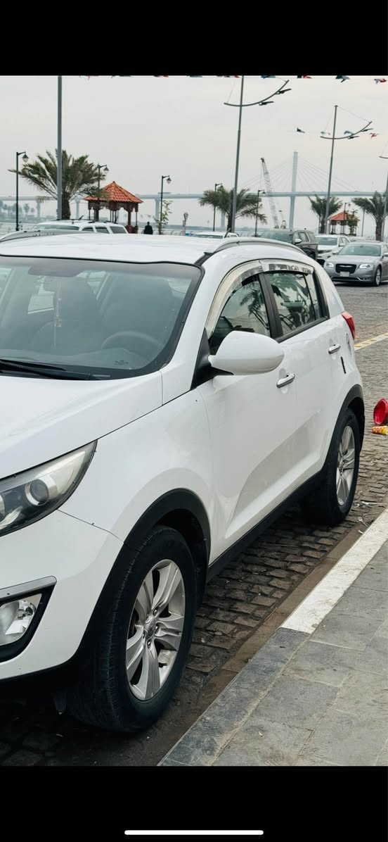 سبورتج 2014 خليجي 

السيارة جديده مكيه v16 دوش المرغوب 
كير تبريد تخم تاير كله جديد 
السيارة بيها باب الصندوك بارد وصبغ وشبر بل جاملغ بارد 
السيارة جديده وخير من الله 
مكان السيارة البصرة /التنومه/ شارع القاطع 
السعر 160$
الرقم *********** البصرة, العراق
