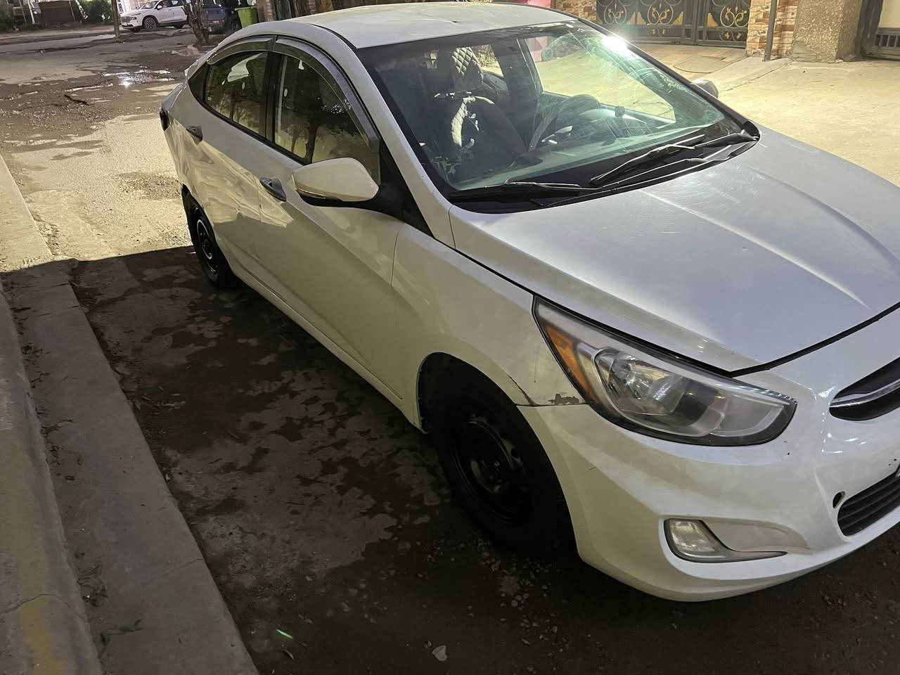 السلام عليكم 
اخوان للبيع 
هونداي اكسنت
موديل ٢٠١٦ رقم بغداد 
تحويل مباشر السياره شغاله وتمشي
مكينه ١٦٠٠  وارد امريكي 
مكان السياره بغداد المشتل 
السعر 58
***********
