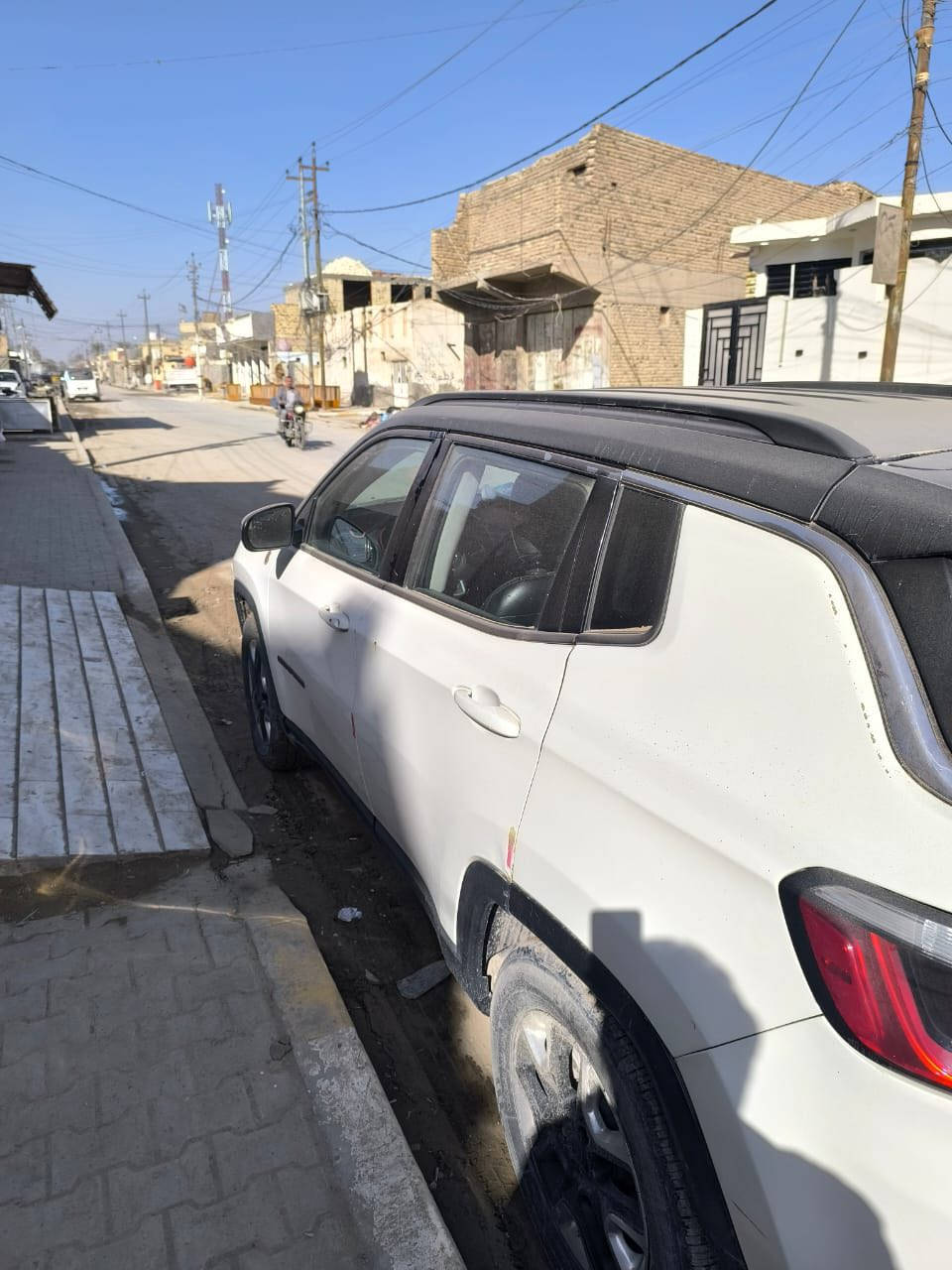 السلام عليكم ورحمة الله
للبيع جيب كومباس 2018
فئة تريلهوك (trailhawk) اعلى فئة للطرق الوعرة 
ماشية 92 الف كيلومتر 
لون ابيض 
رقم بابل ومكانها بابل تحويل ثاني يوم 
مواصفاتها 
 محرك 2.4 لتر تنفس طبيعي
كير اوتماتيك 
بصمة 
دخول ذكي 
تشغيل عن بعد 
جنطة كهرباء 
تحكم ستيرن 
شاشة وكامرة خلفية 
حساس خلفي
كشنات جلد كهرباء
تبريد قطعتين 
رادار تحديد مسار 
تحذير من الاصطدام 
نقطة عمياء 
فورويل 4*4
عداد سرعة دجتال 
هند بريد كهربائي 
واوتو هولد 
انظمة امان ABS تحكم بالثبات ووسائد هوائية 
اشاير بالمري 
نظام تعليق مخصص للطرق الوعرة 
السيارة حادثها خلفي وسونار موجوده بالصور 
مكانه بابل  
السعر 115 
للاستفسار الاتصال على الرقم 
***********
