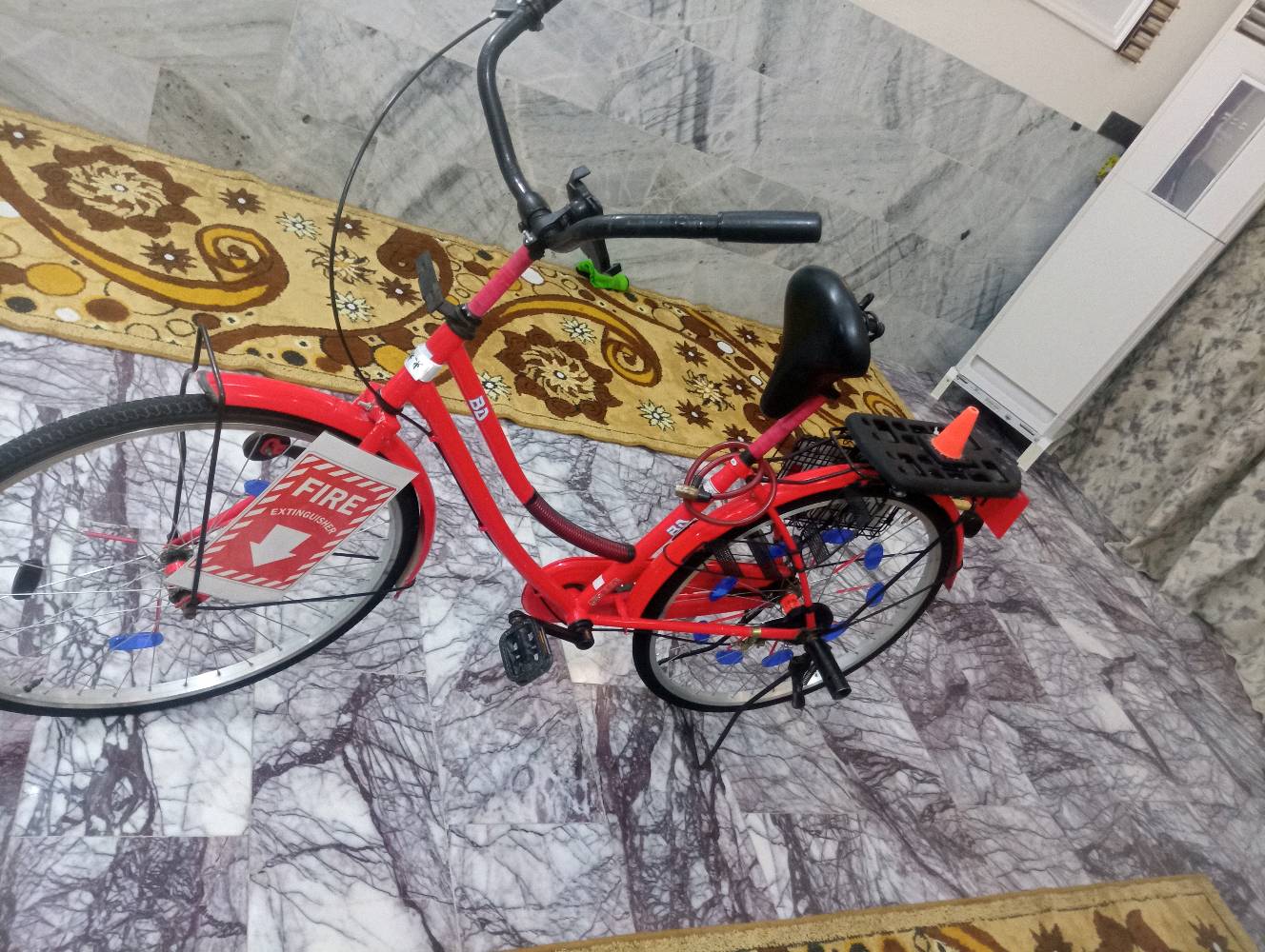 بايسكل بناتي شركه BD لون مميز دم الغزال البايسكل نصبته حلوه نضافته 95% البايسكل تايرات جدد دسك جديد البايسكل جديد اي نقص ما بي السعر 130 مع الغراض بس مجال قليل مكاني بغداد الكماليه حي السلام قرب مستشفى الفضيليه رقمي ***********