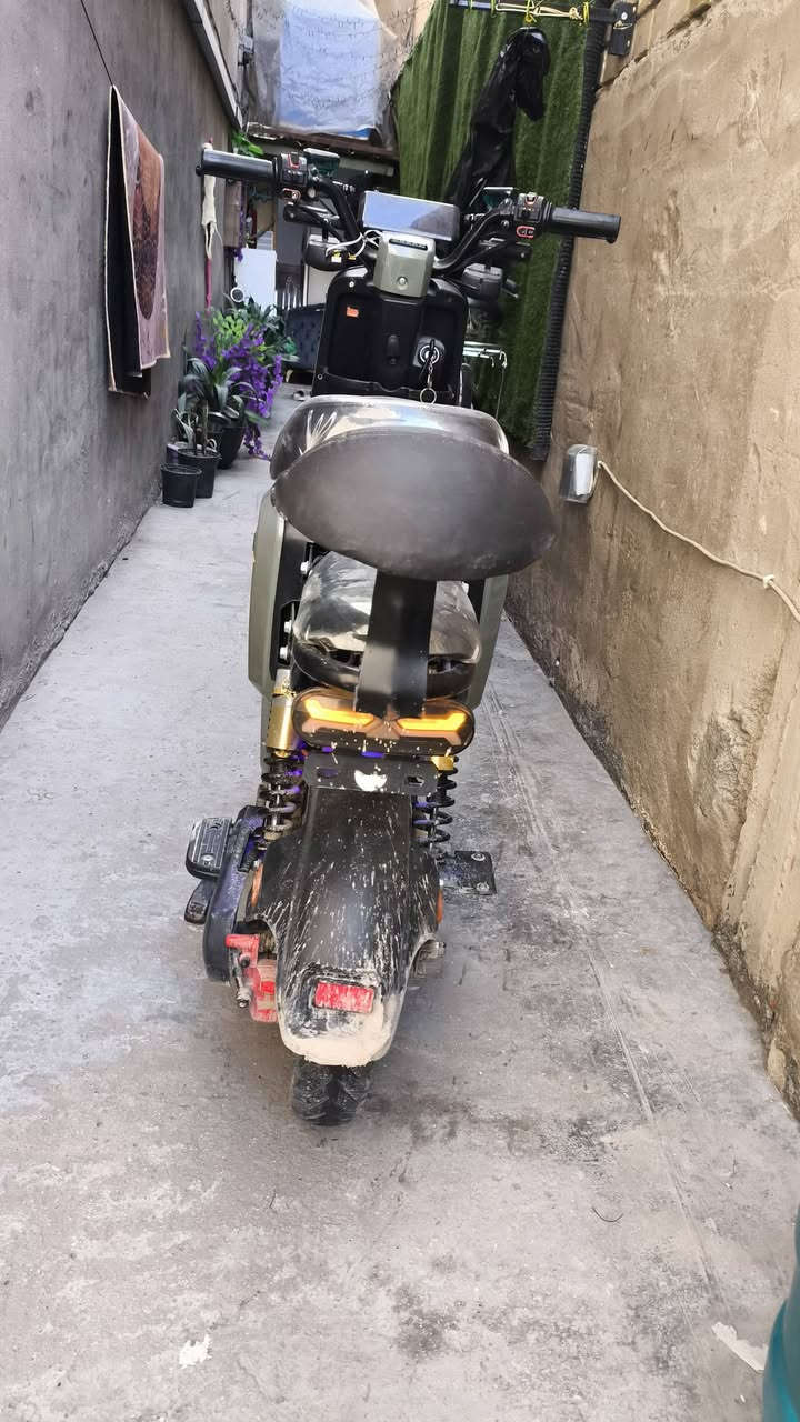 سلام عليكم دراجه للبيع R9 نضيفه كلشي مابيها مكاني بغداد دوره ابو دشير سعرها 450 الاستفسار على الرقم ***********
