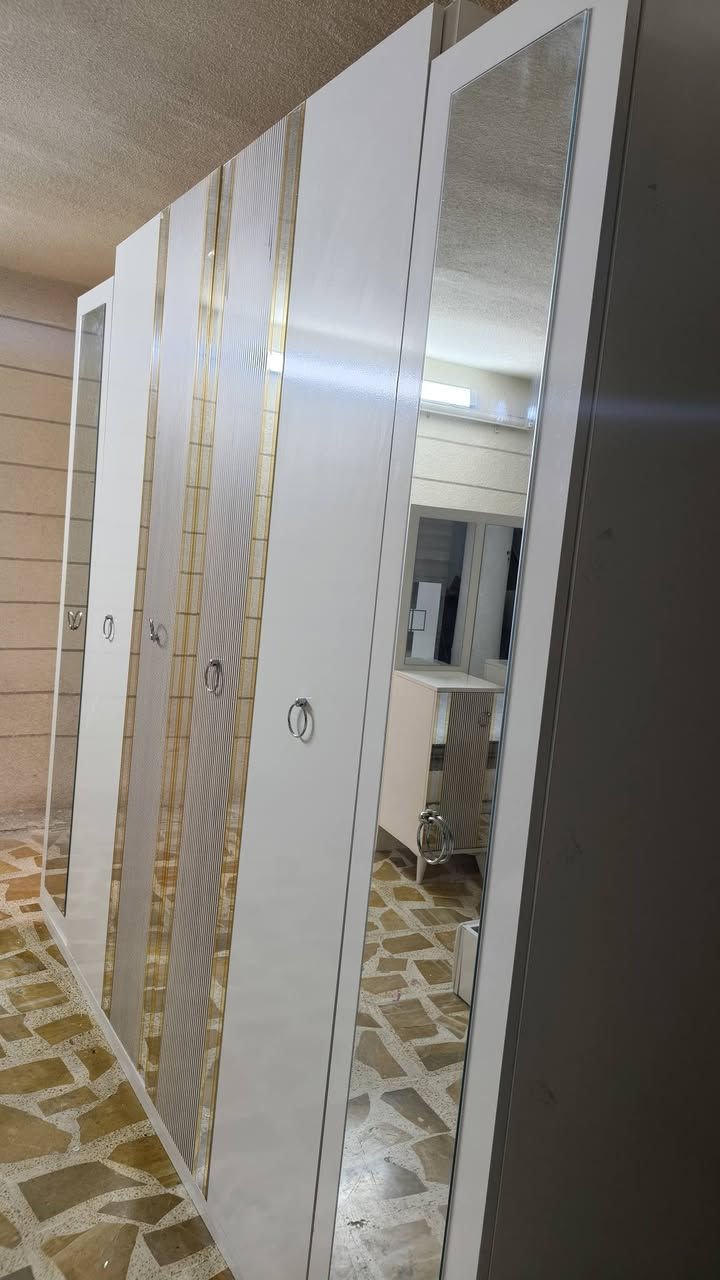 غرفة نوم للبيع ٥ قطع تركي 5  قطع كلش نضيفه الموشراي ياريت يرفع المنشور  ‏‏‪***********‬‏ بي واتس
