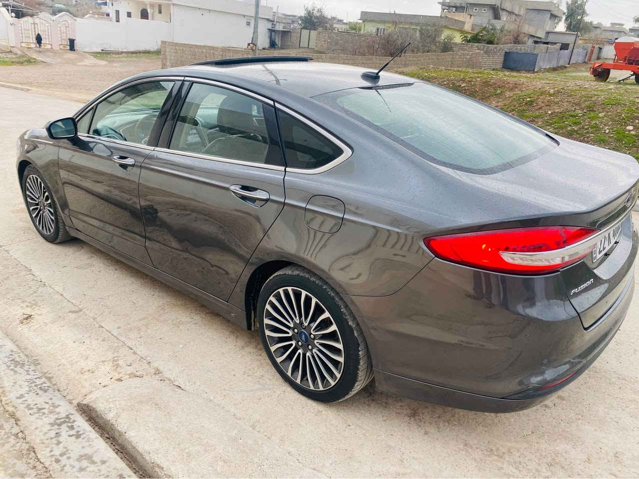 فورد فیوجن 2017 
فول مواسفات 
سلایت 
بصمه 
شاشە گەورە 
گیر ماوص 
کوشن جلد 
کوشن کارەب 
کوشن خسن 
کوشن هیتر 
تبرد مرکزی 
پیش و پشت کامیرە و حساس 
بریک بصمه 
رقم سنوی نوی 
سئ پارجه سبوغ بئ ژوەئ بئ ایرباگ 
مکینە 15 توربۆ کرانەوە بەشەرت
*********** أربيل, العراق
