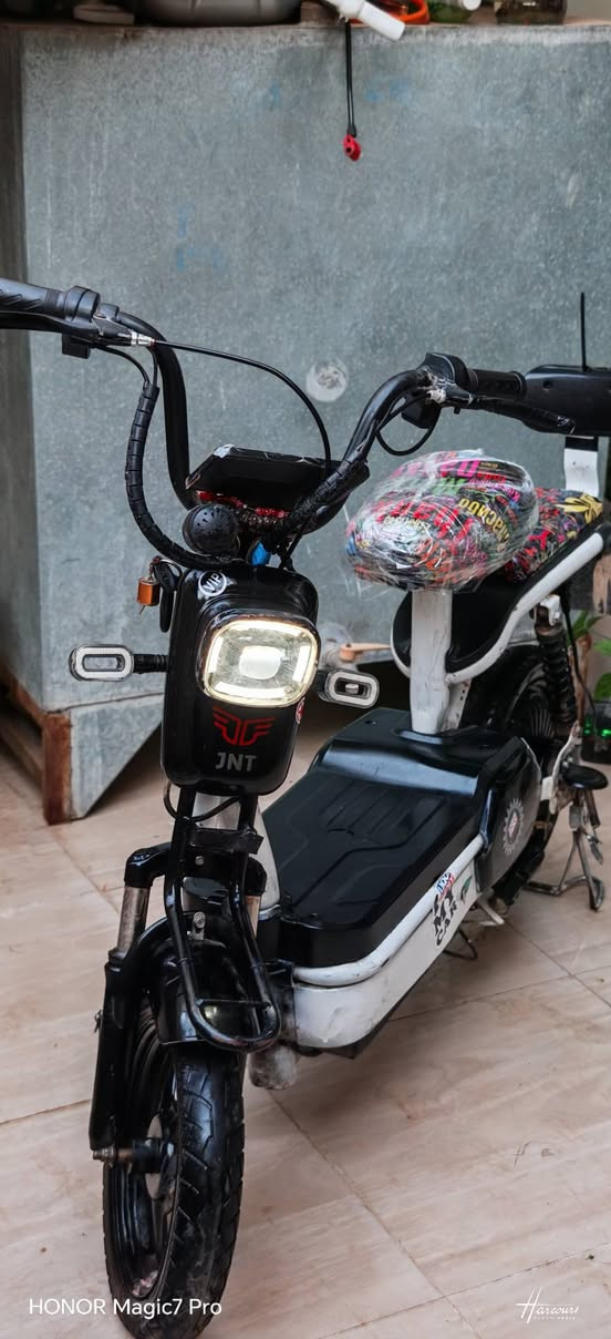 پاسکیلی شەحن . کۆنترۆڵ
پاک و خاوێن هەمووگیانی ئیش ئەکات بەڵام بەشەحنەوە ئیش ئەکات شەحنی لێدەرکەیت ئیش ناکات .. ئیتر نازانم خەلەلی چیە.. فیوزە . وایەرێکە . پاتریە نازانم چیە ..
خوار هەمووبازاڕ 
نرخی کۆتای 80 هەزارە پارەی پاسکیلێکی ئاسنە ..
معامەلەی نیە تکایە .
لەسلێمانیم السليمانية, العراق


**إذا كنت صاحب هذا الإعلان وتريد حذفه لأي سبب، رجاءا أرسل رسالة إلى الدعم الفني**
