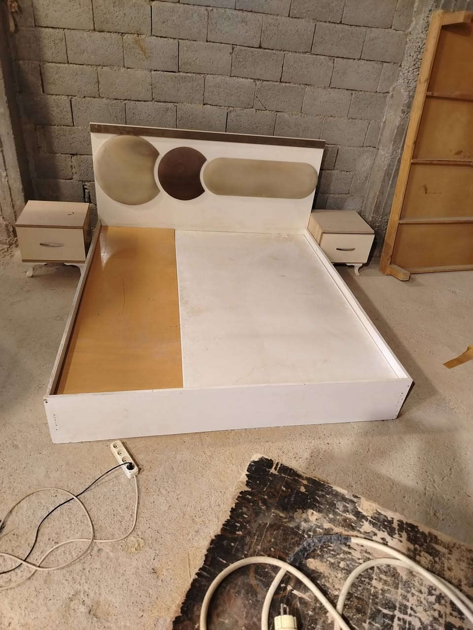 غرفة نوم ٥ قطع سعر ٢٥٠ الف شراي اتصل مكاني كركوك
*********** شعدكم غرف صاج وكناتير اشتري
