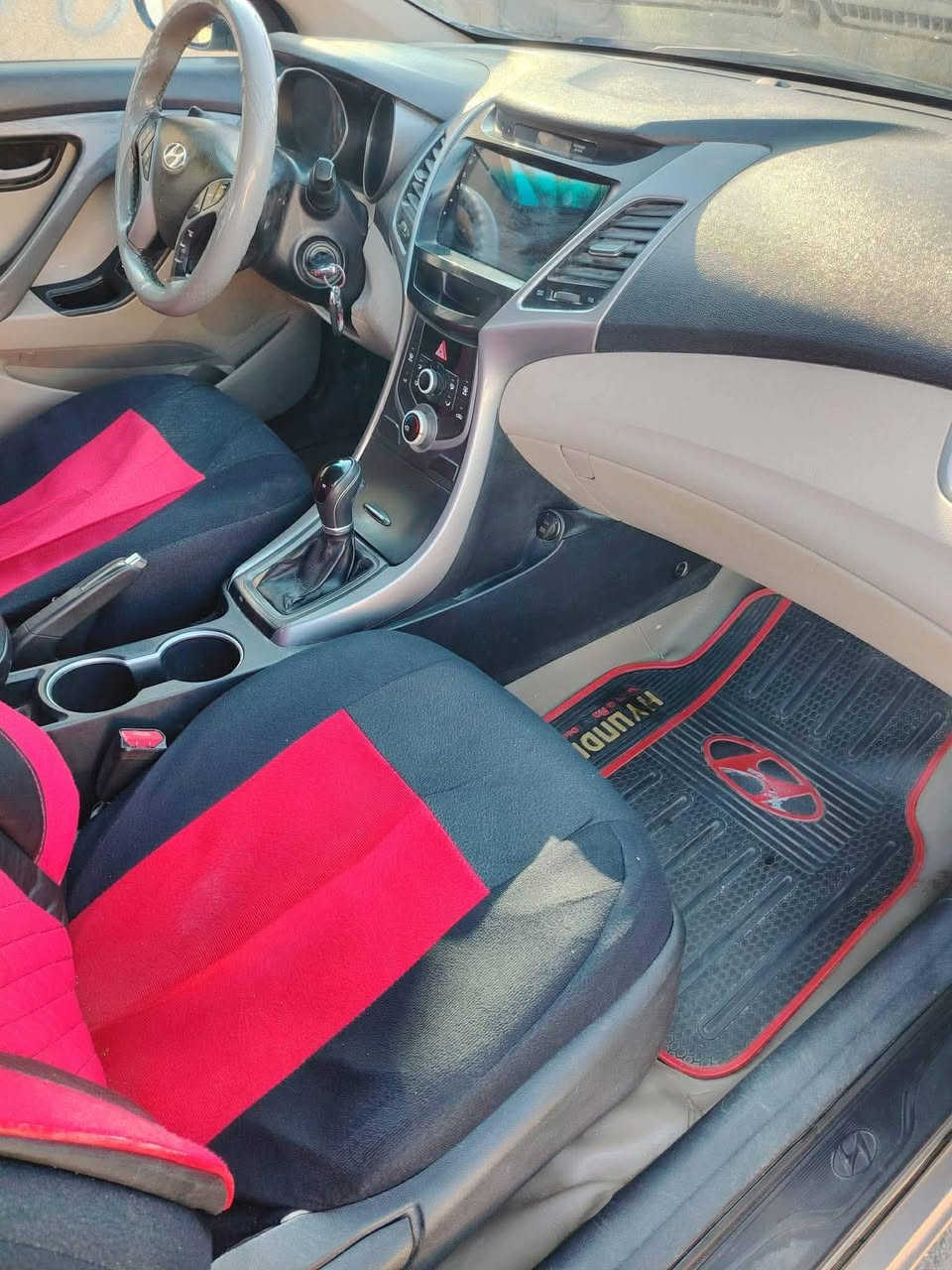 السلام عليكم النترا موديل 2015 رقم كربلاء وارد أمريكي السياره حادثها فقط جاملغ الأمامي مبدل بدون دواخل مكينه 2000 مكينه كير حداديه مكفوله السعر 95 رقم الهاتف *********** او ***********
