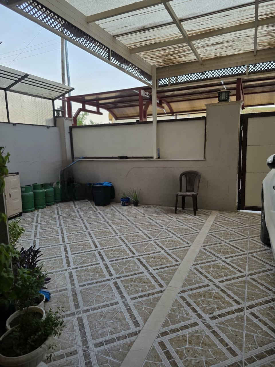 السلام عليكم دار للبيع بضهر دانيه ماركت مقابل اعداديه عبد العزيز موقع مميز بناء حديث ٢٠٢٣ مساحه الكليه ١٧٠ متر البيت بأسمي تحويل مباشر طابو الزهور.      للأستفسار اتصل   ***********
