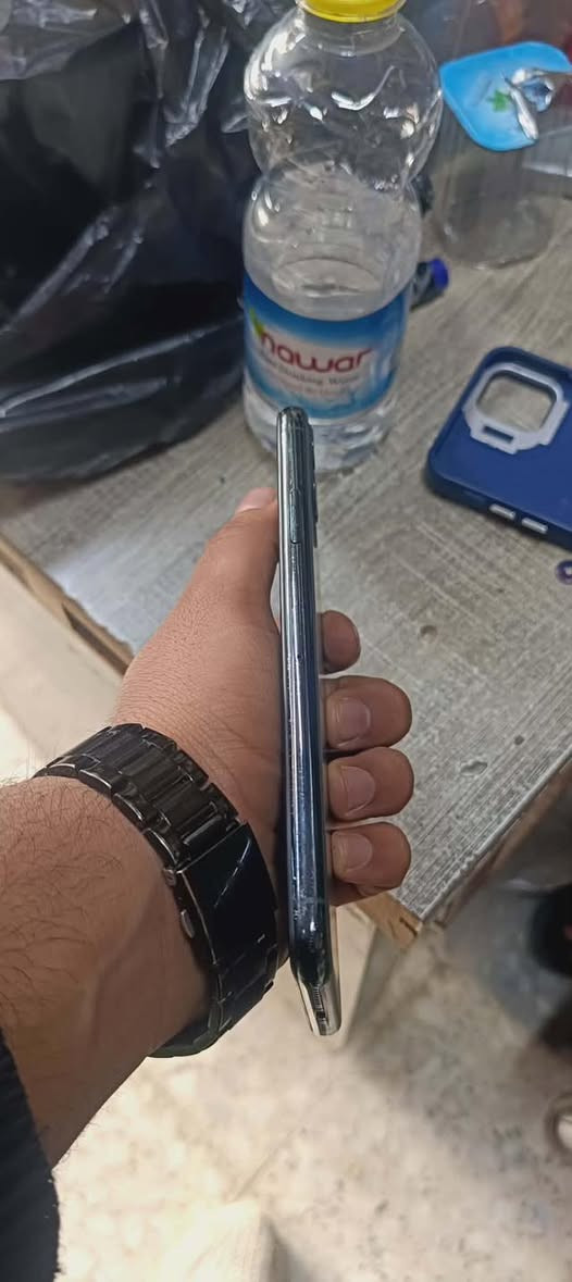 سلام عليكم 
ايفون 11برو ماكس ذاكره ٢٥٦
مبدل شاشه اصلية وكاله بطاريه ٧٣
السعر 250مكاني نجف 
لتواصل واتساب ***********
