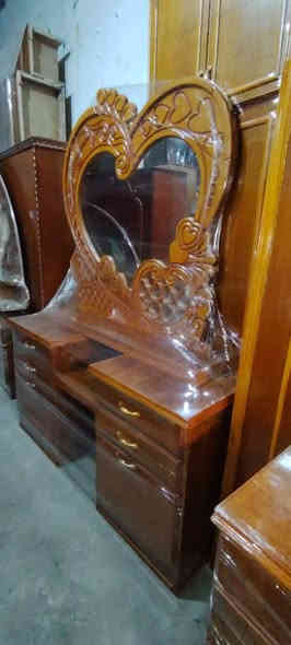 غرفه 5باب مستعمل نظيف السعر 950 قفل عنوان موصل شارع بغداد مقابل حمام المامون ***********
