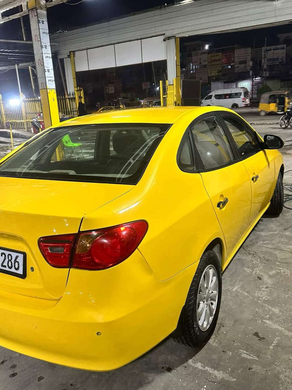 سلام عليكم الانترا موديل 2009خليجيه  مابيه حادث بس خياسات ومعمرا بلكامل عندي صور قبل تعمير وصورها هاي حالين كدامك سياره جاهزمه من كلشي تبريد صدر امامي خلفي تحويل ثاني يوم مستعجل عليه ٨٥ وبيه مجال مكاني طالبيه ***********
