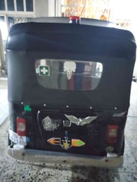 تكتك مديل ٢٢ رقم نكليزي هزه جديده قبل يومين سنويه بسمي سعره ٨ و٨٠٠ بيه...