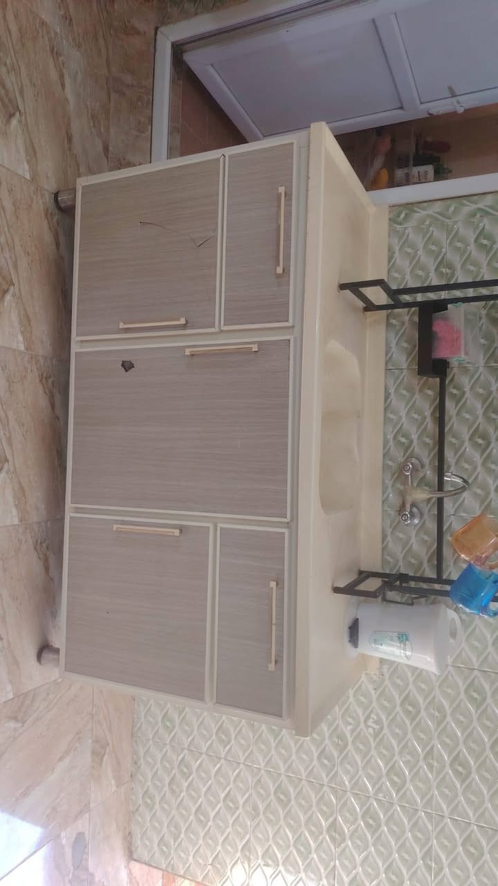 سنك متر ونص المنيوم نظيف كلش  بي بس الكابون مال باب كصر صغير 
مرمرة كلش نظيفة السعر ١٠٠ قفل


**إذا كنت صاحب هذا الإعلان وتريد حذفه لأي سبب، رجاءا أرسل رسالة إلى الدعم الفني**