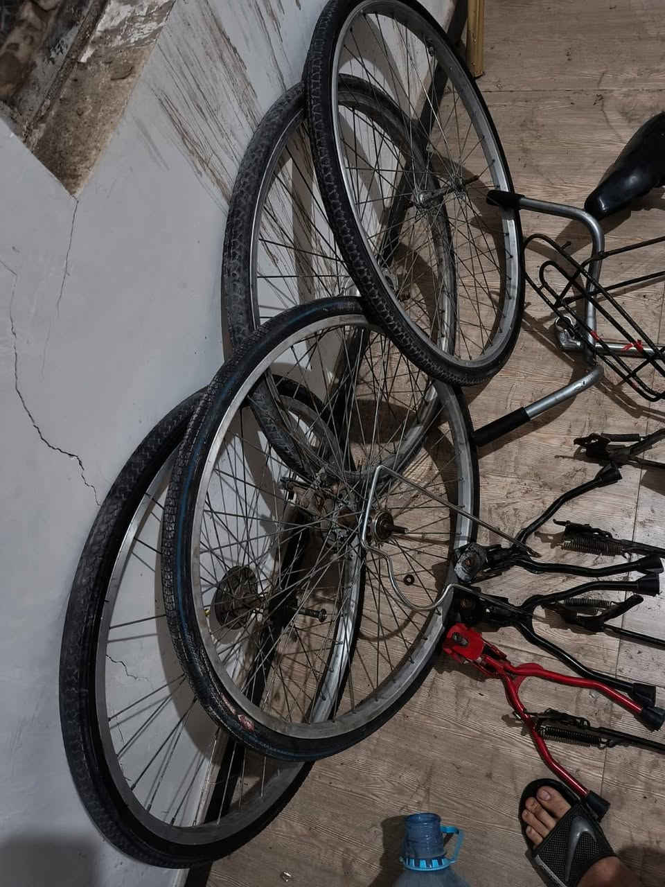 السلام عليكم اخوان للبيع شنو يفيدك راسلني وانته قيم ابيش يفيدك وانا خادم مكاني بصره صبخة العرب واذا واحد يريدهم شلع عادي كلشي ابيع مفرد شلع 
مكاني بصره صبخة العرب 
رقم ***********
