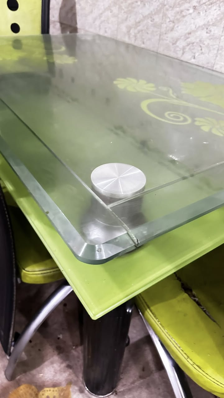 ميز طعام للبيع ***********
السعر115
