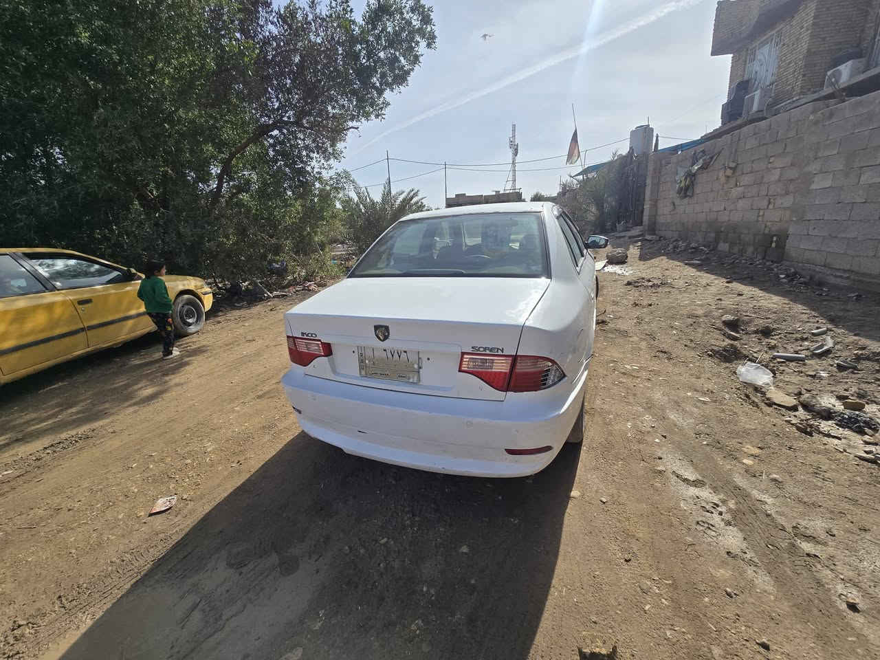 سمند سورن رقم واسط 2011 بسمي
خياسات الي موضحه بالصوره الجامات الخلفيه ما ينزلن بيه قطع  بالوايرات لو الفيش ابيعها على وضعيتها
الاتصال بالرقم
***********
