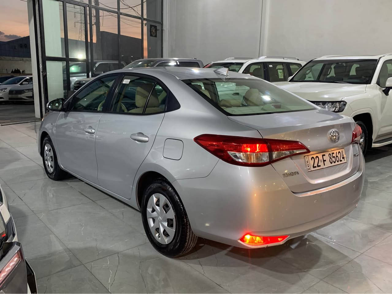 تویتا یارس مۆدیل (٢٠٢١)وکالە خەلیجی ٣سویچ مەکینە گەورە (٨٠)هەزار رۆیوە بێ سبوخ دەحامی لۆدەحامی بەشەرت گیر مەکینە تەبرید کارەبایات بەشەرت رەقەموو سەنەوی نوێیە شوێن هەولێر ژمارەی مۆبایل (***********)فایبەر وتسئاپ هەیە . أربيل, العراق
