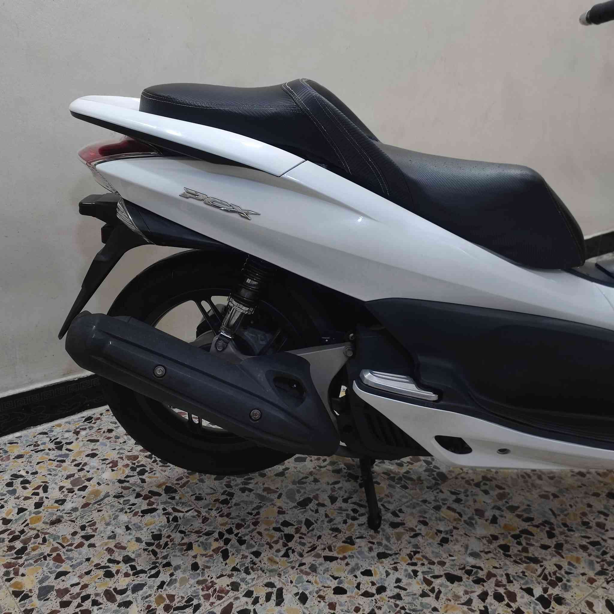 ياا الله السلام عليك اخوتي الطيبين كماا عود ناكم عله كل ما هوة جديد وحصري PCX/ جيل اول مكينه 125 ياباني اصل 🥇
الاون ابيض صدفي حساس ازدحام جامه ماركه جيفي مضلع 
دبلات نيكل اصلي قبق شوته نيكل بلادي اصلي اخوتي دراجه 
بحاله الوكاله شرط الفحص مكاني بغداد الاستفسار عله الرقم 
***********
