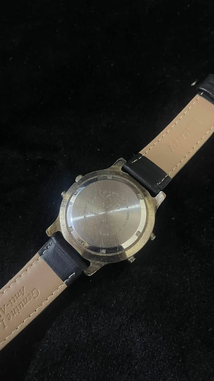 ⌚ ساعة Lorus Vintage – ستايل كلاسيكي مميز

إذا تدور على ساعة إلها هيبة ولمسة كلاسيكية، هاي هي الاختيار المناسب.
ساعة Lorus بتصميم نادر يجمع بين العقارب والشاشة الرقمية، ويا كرونوغراف ومنبّه، وسير جلد أسود جديد يكمّل فخامتها.

✨ المواصفات:

* ماركة: Lorus
* عرض عقارب + شاشة رقمية
* كرونوغراف + منبّه
* تصميم فينتاج مميز
* سير جلد أسود جديد
* مناسبة للاستخدام اليومي وللهواة

📩 للاستفسار والسعر راسلنا خاص.
الكمية محدودة، لا تفوتك إذا تحب الساعات الكلاسيكية


**إذا كنت صاحب هذا الإعلان وتريد حذفه لأي سبب، رجاءا أرسل رسالة إلى الدعم الفني**