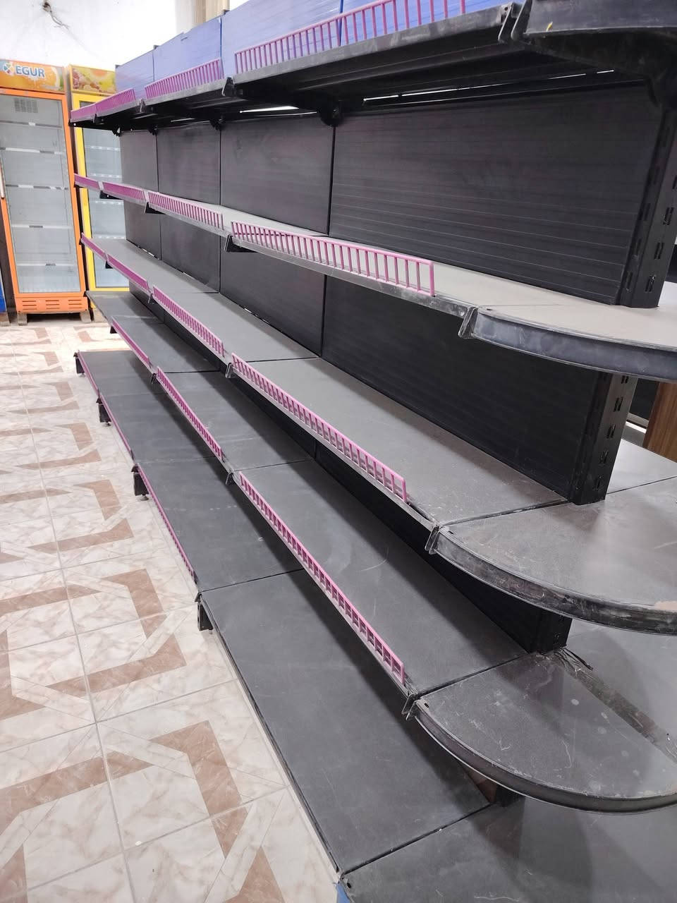 السلام عليكم
رفوف للبيع 13 متر جديدات ونضيفات استخدام قليل 
#المكان #الناصريه
#للأستفسار 
***********
