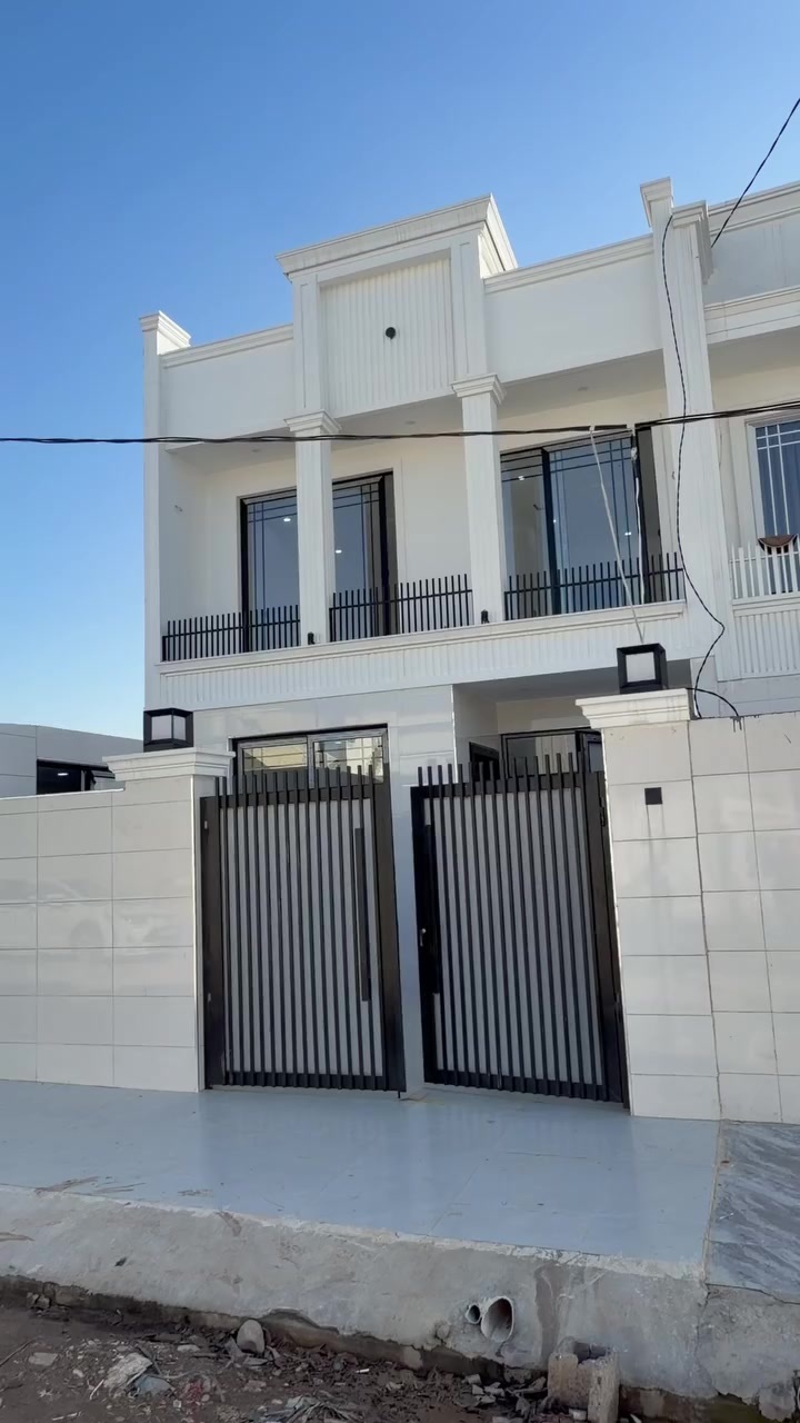 منزل للبيع فى اربيل _ ٨حصاروك 
المساحه ١٢٥م زيرو فول مواصفات
بيت طاپو صرف علئ شارع ١٢ م 
دخل شهرى ٤٠٠ الف دينار
السعر // ٦ دفتتو ٨٠ ورقه و مجال
اتواصل واتساب ***********
