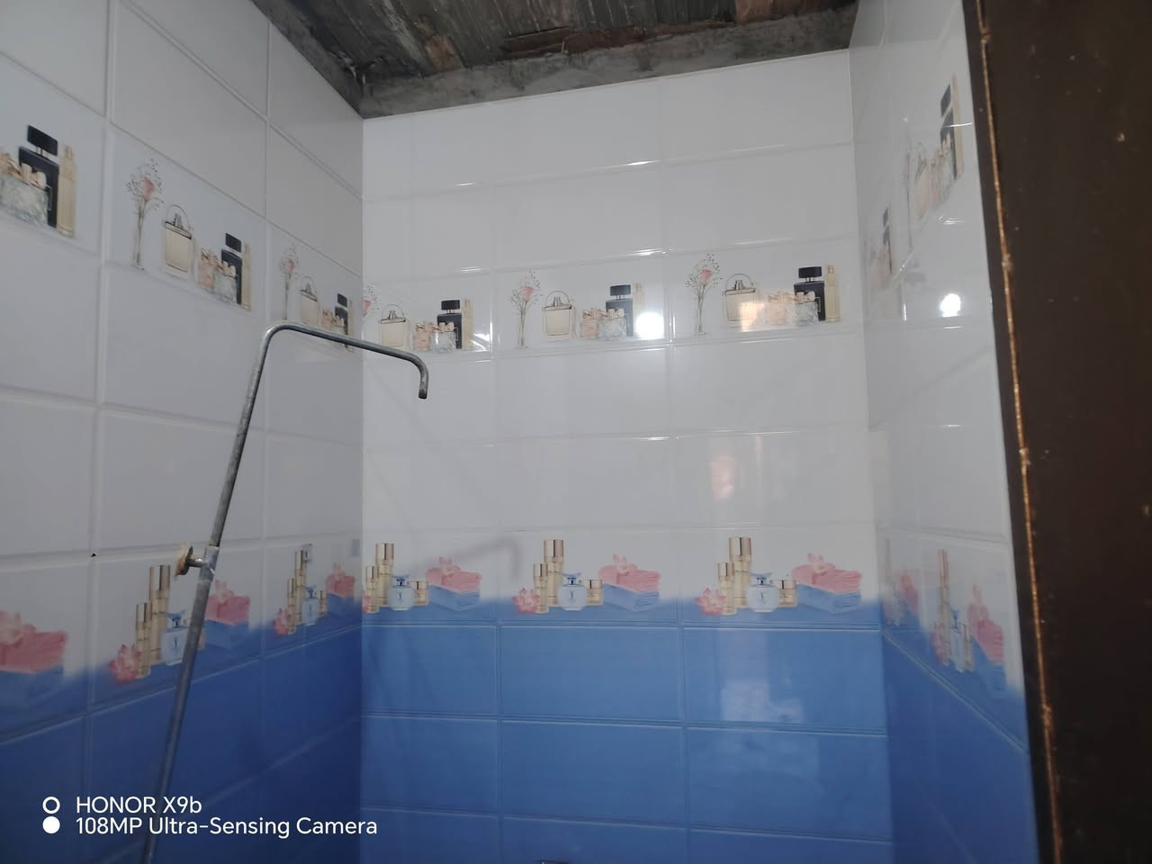 بيت للبيع 200 متر خريطه كامله بناء طابوك صب سقف واساس هم صب كونكريت بناء حديث استقبال +صاله +مطبخ+غرفتين +صحيات  بيت نضيف وجاهز للسكن الموقع الرضويه الثامنه عرض شارع 8 متر مقطرنص السعر 132 مع المجالل
الهاتف ***********
