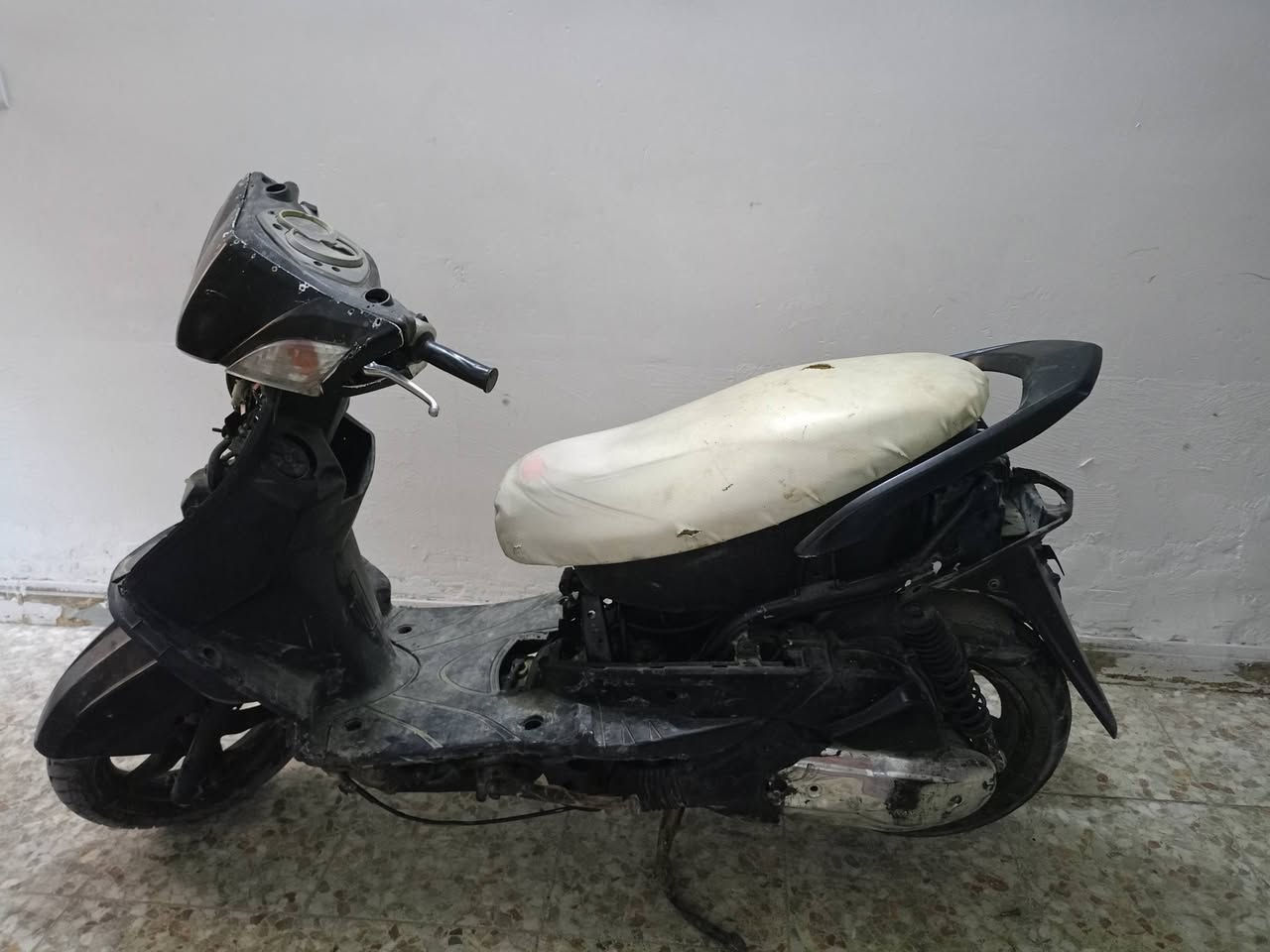 سلام عليكم متاح دراجه سكنس فحل نوزل كوم حديد ادير متستغل كهربائياته كله شغاله ادير  ماعرف شبيه كوم حديد اذا اكو مراوس بدراجه فراشه فضائي عادي اراوس وذا بيع السعر 200 اتحمل وتروح هذا رقمي***********. بغداد مدينه الصدر
