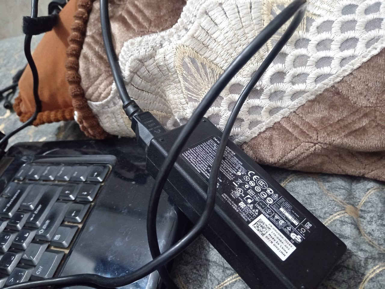 لابتوب ديل شغال للبيع يشغل ماينكرافت يفيد للدراسه والتصفح والالعاب البسيطه ويندوز 7 هارد ويرhhd كلشي مابيه بس 3 نقاط بالشاشه بيه يوتيوب وتيك توك ومتصفح ويا ماوس rgb وشاحنته موجوده استفسار خاص واتساب ***********
